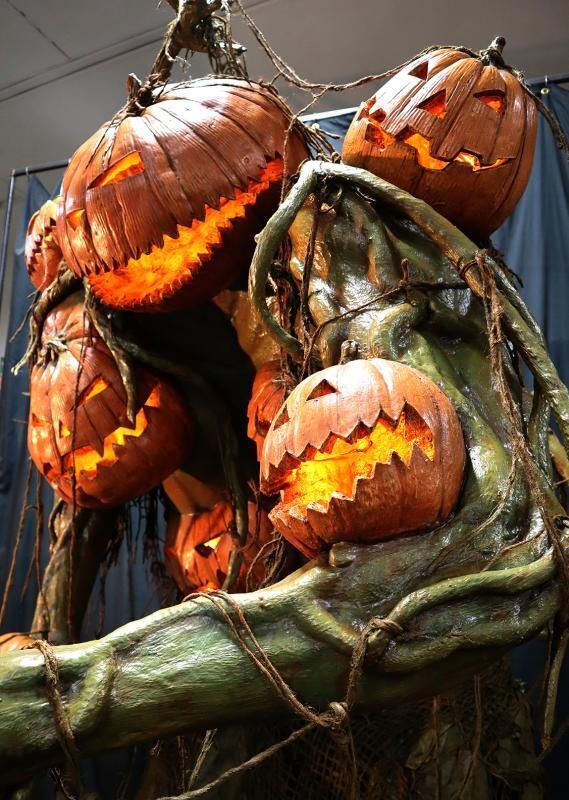 🎃2025 Halloween Giant Pumpkin Monster and Child